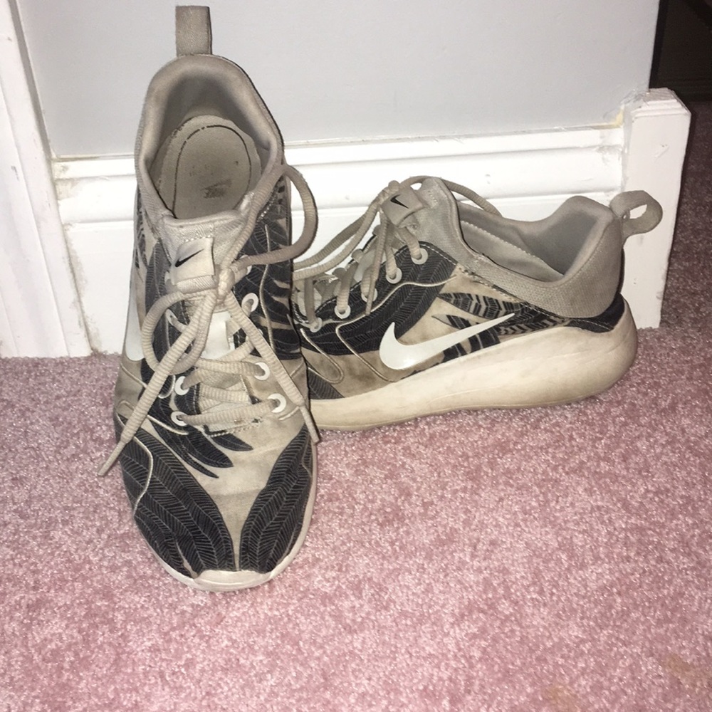 Women’s Nike sneakers